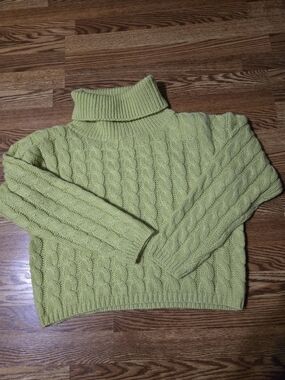 Vintage Cozy Cable Knit Turtleneck Sweater in Neon Green Size L